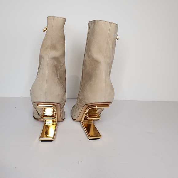 Fendi Nabuck Fendi First Ankle Leather Bootie in Roger. Size 40 - Picture 4 of 8